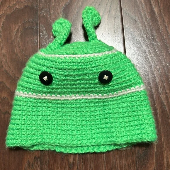 Hand knit green hat with ears (12M) - Picture 4 of 4